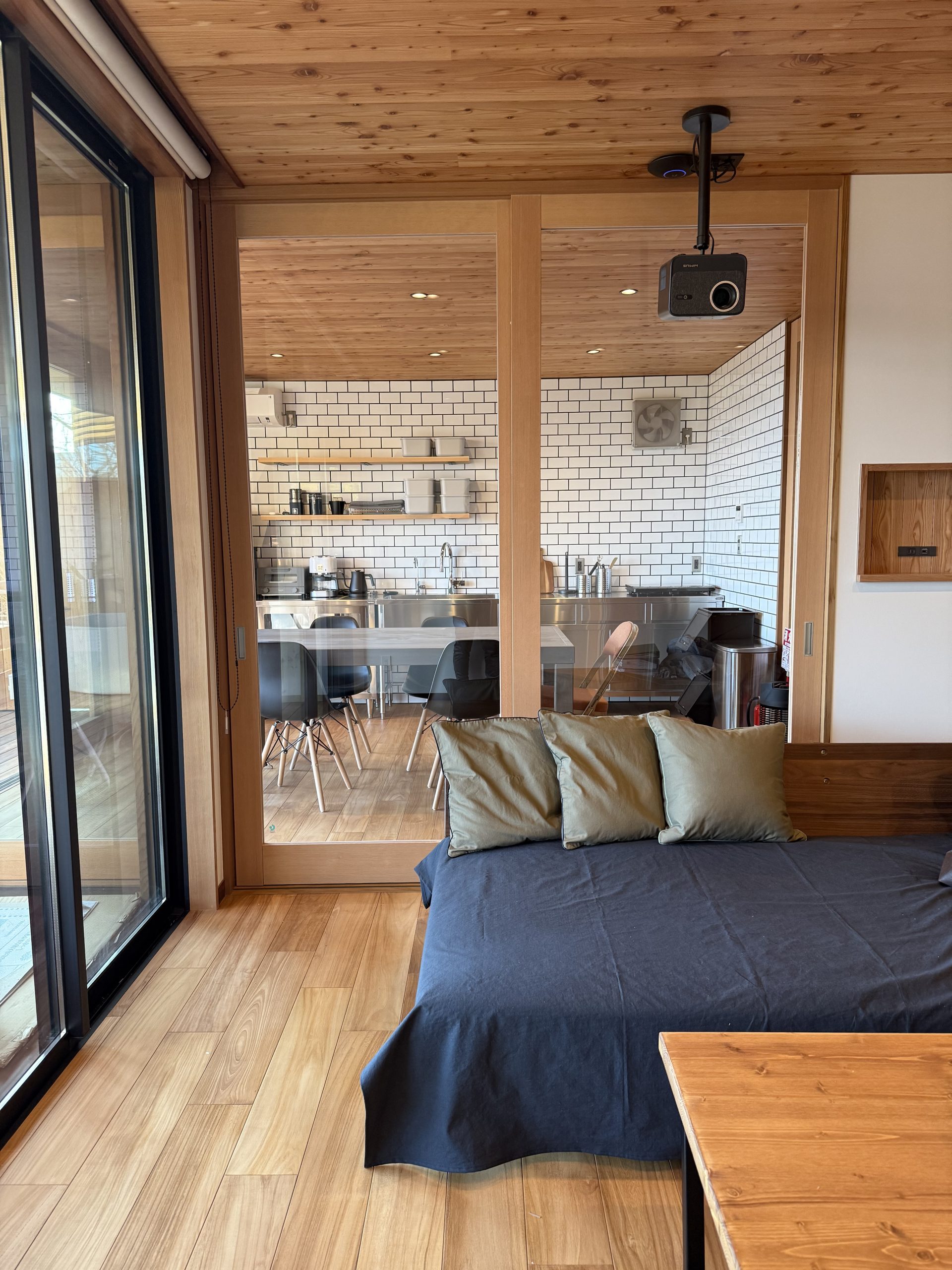 伊豆高原のワンちゃんと泊まれる温泉付き絶景コテージ/ VACANCES. izukogen / ホームシアター